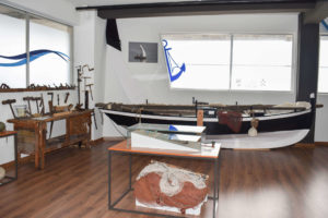 Embarcaciones en la sala de embarcacionesEjemplo de embarcaciones tipicas de Cedeira - Museo Mares de Cedeira