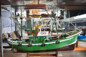 Preciosa maqueta de barco tradicional de Cedeira matriculado en Ferrol - Museo Mares de Cedeira